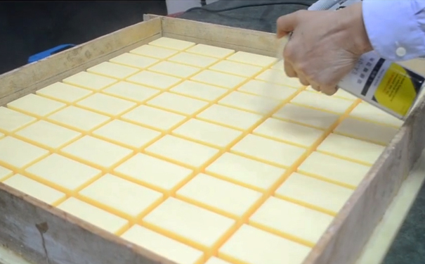 模具硅橡膠操作為什么要用脫模劑？